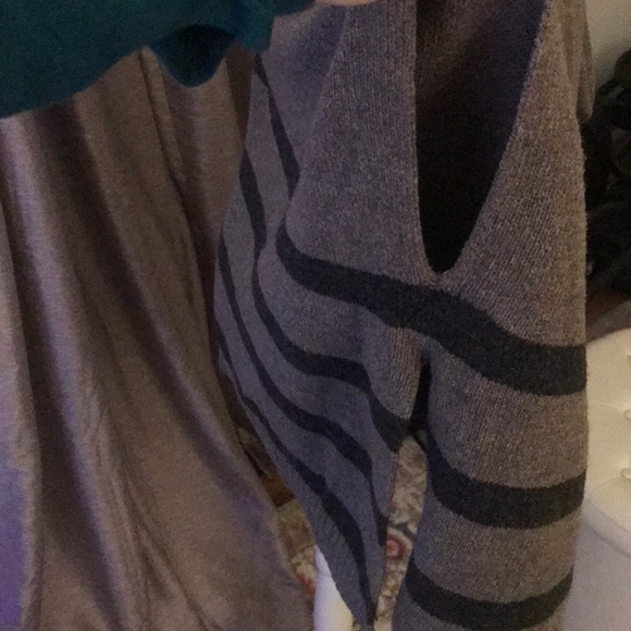 🍾HP Banana Republic Cowl Neck Pancho Sweater - Picture 5 of 9